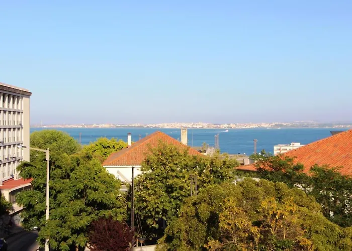 Terrace Overlooking The Tagus River - Spacious And Modern Daire