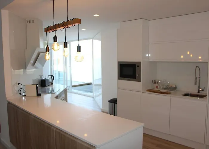 Terrace Overlooking The Tagus River - Spacious And Modern