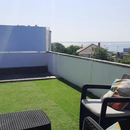 Appartement Terrace Overlooking The Tagus River - Spacious And Modern Almada