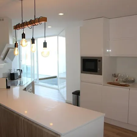 Terrace Overlooking The Tagus River - Spacious And Modern