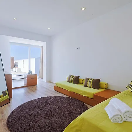 Terrace Overlooking The Tagus River - Spacious And Modern Appartement