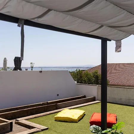 Terrace Overlooking The Tagus River - Spacious And Modern