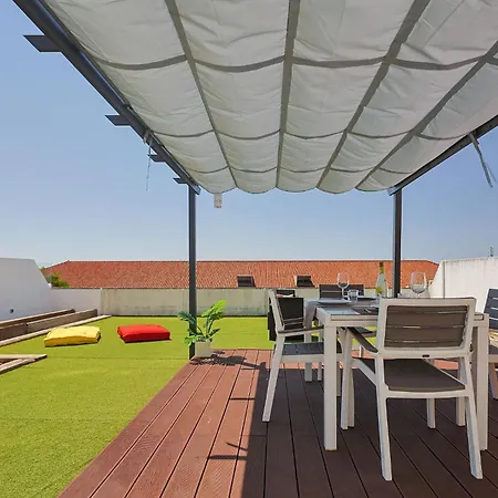 Terrace Overlooking The Tagus River - Spacious And Modern